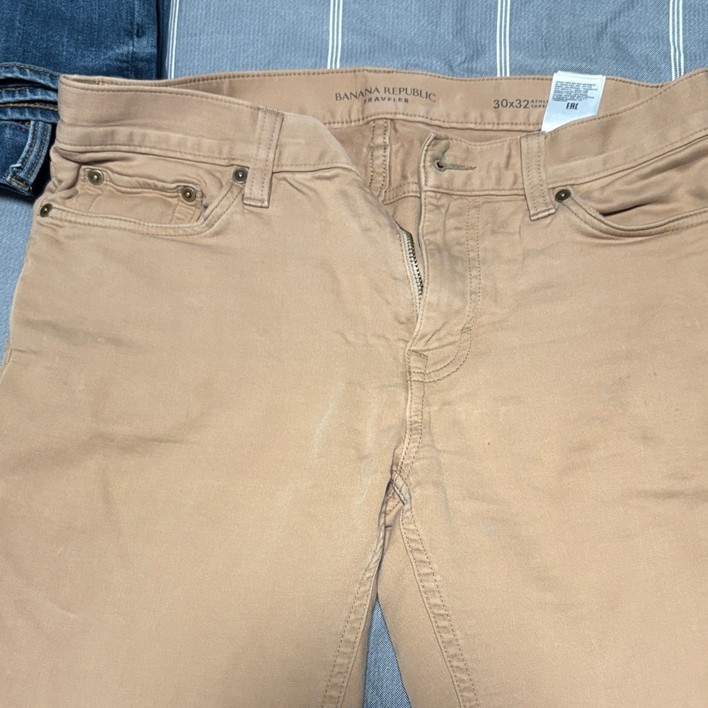 Banana Republic Traveler athletic fit 30 x 32 Light Brown Chinos